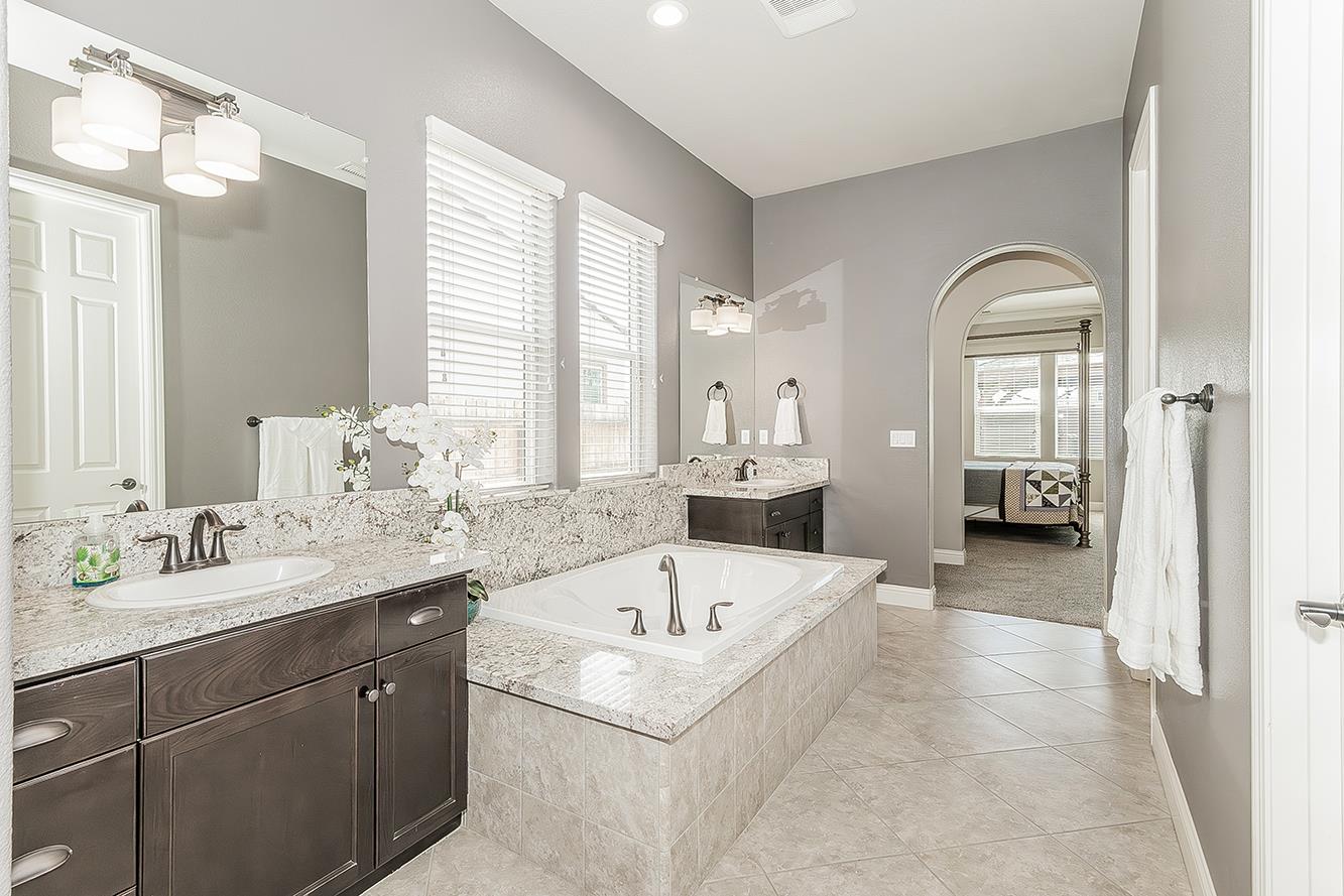 3160 Salem Ave, Clovis, CA 93619