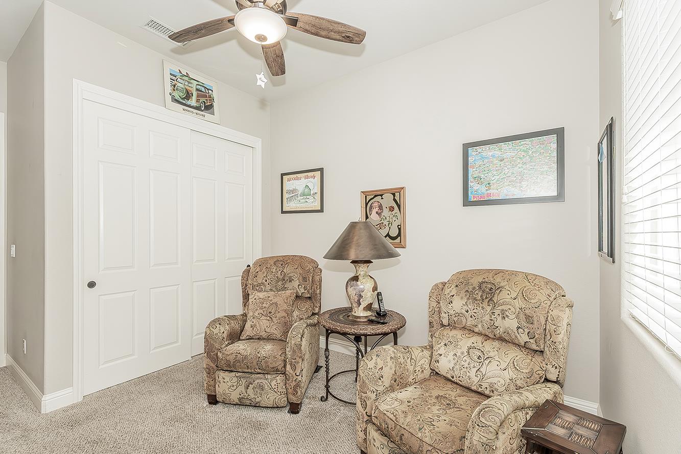 3160 Salem Ave, Clovis, CA 93619