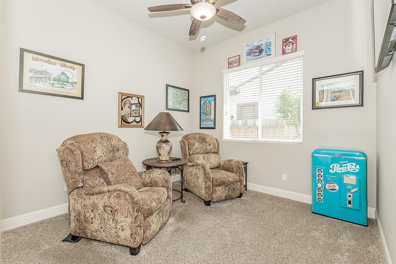 3160 Salem Ave, Clovis, CA 93619