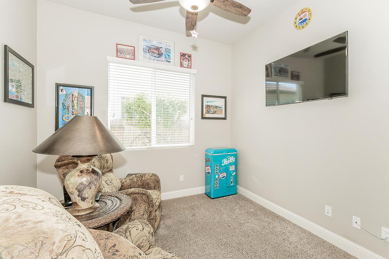 3160 Salem Ave, Clovis, CA 93619