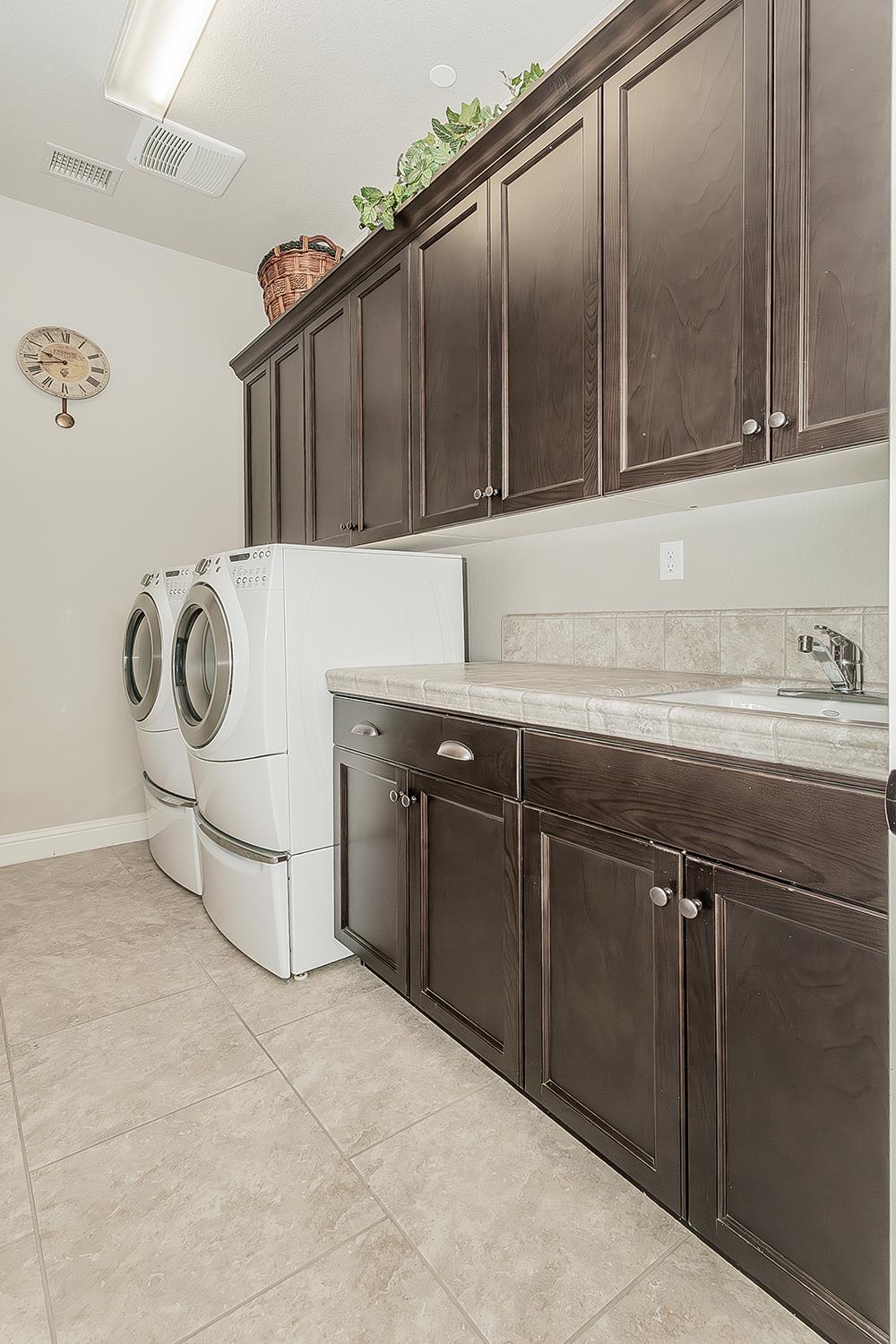 3160 Salem Ave, Clovis, CA 93619