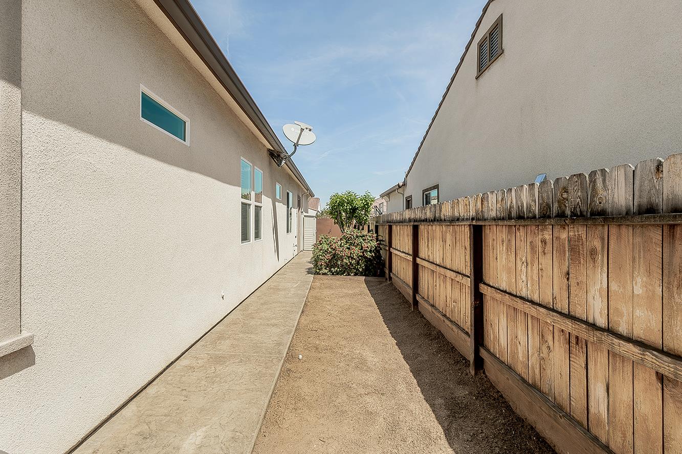 3160 Salem Ave, Clovis, CA 93619