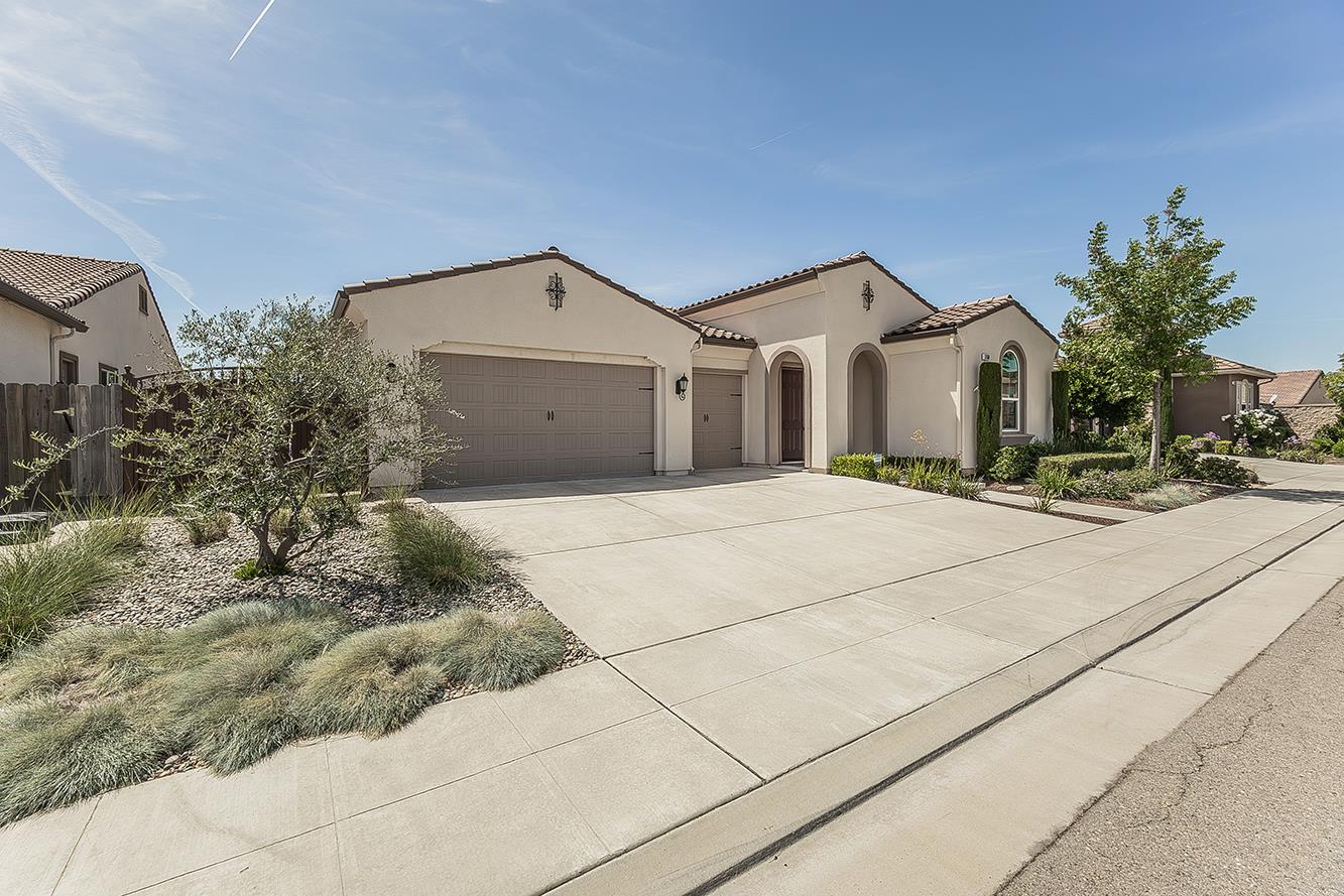 3160 Salem Ave, Clovis, CA 93619