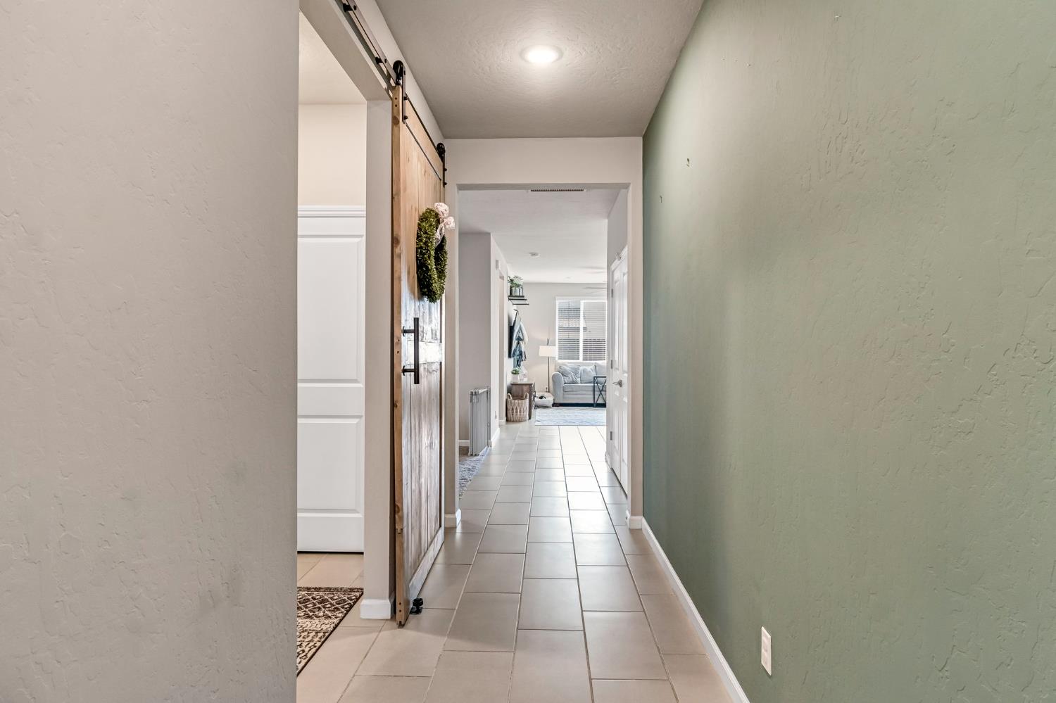 4158 Buckingham Ave, Clovis, CA 93619