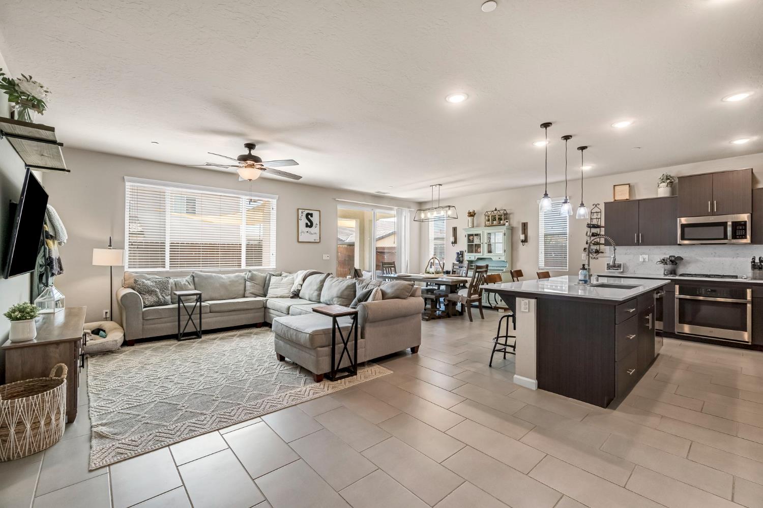 4158 Buckingham Ave, Clovis, CA 93619