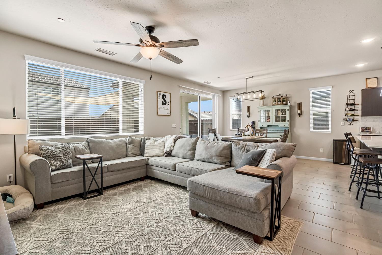 4158 Buckingham Ave, Clovis, CA 93619