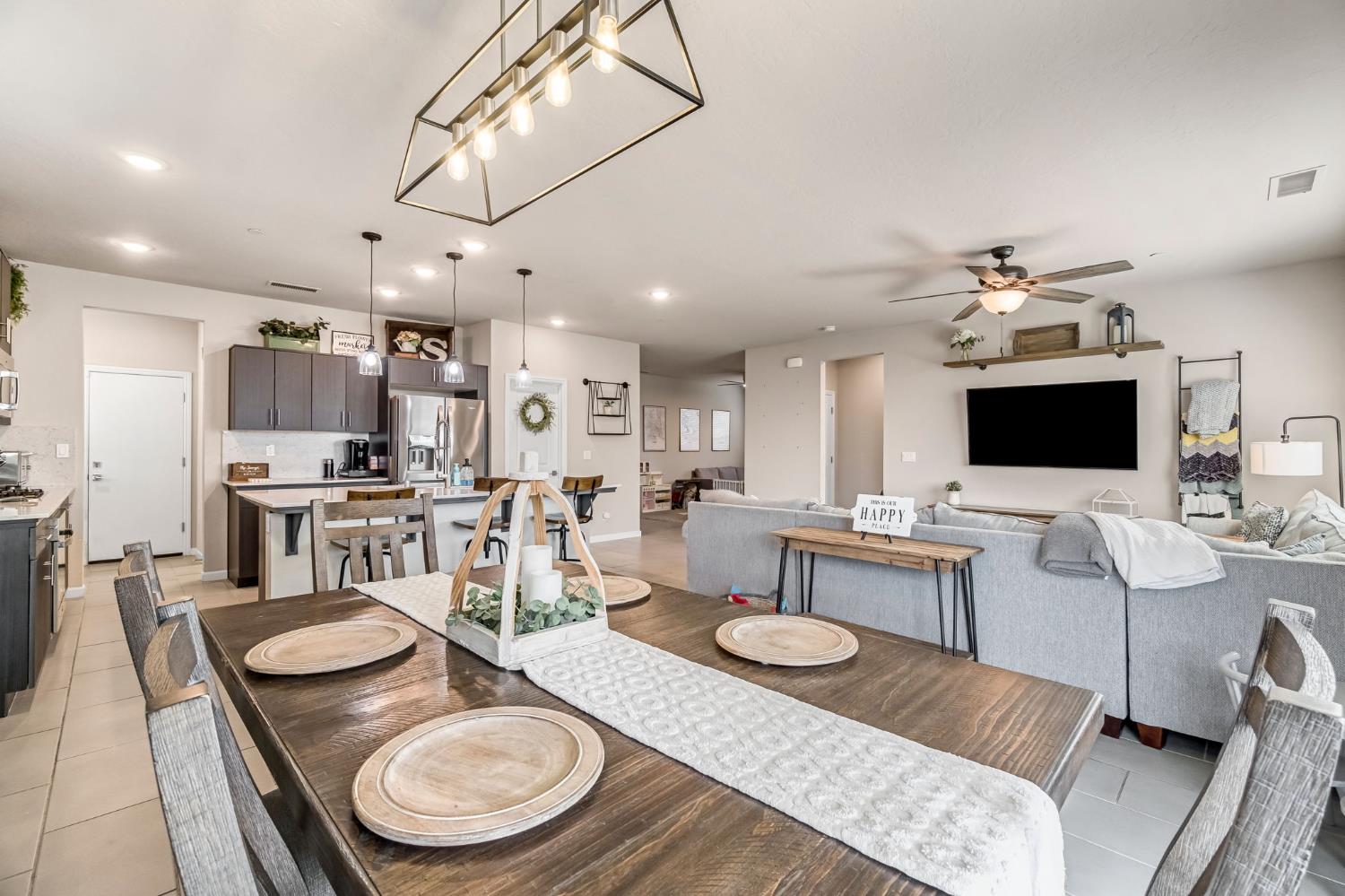 4158 Buckingham Ave, Clovis, CA 93619