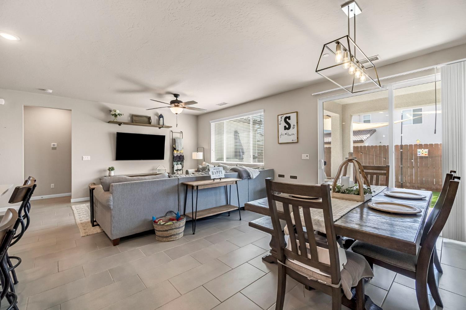 4158 Buckingham Ave, Clovis, CA 93619