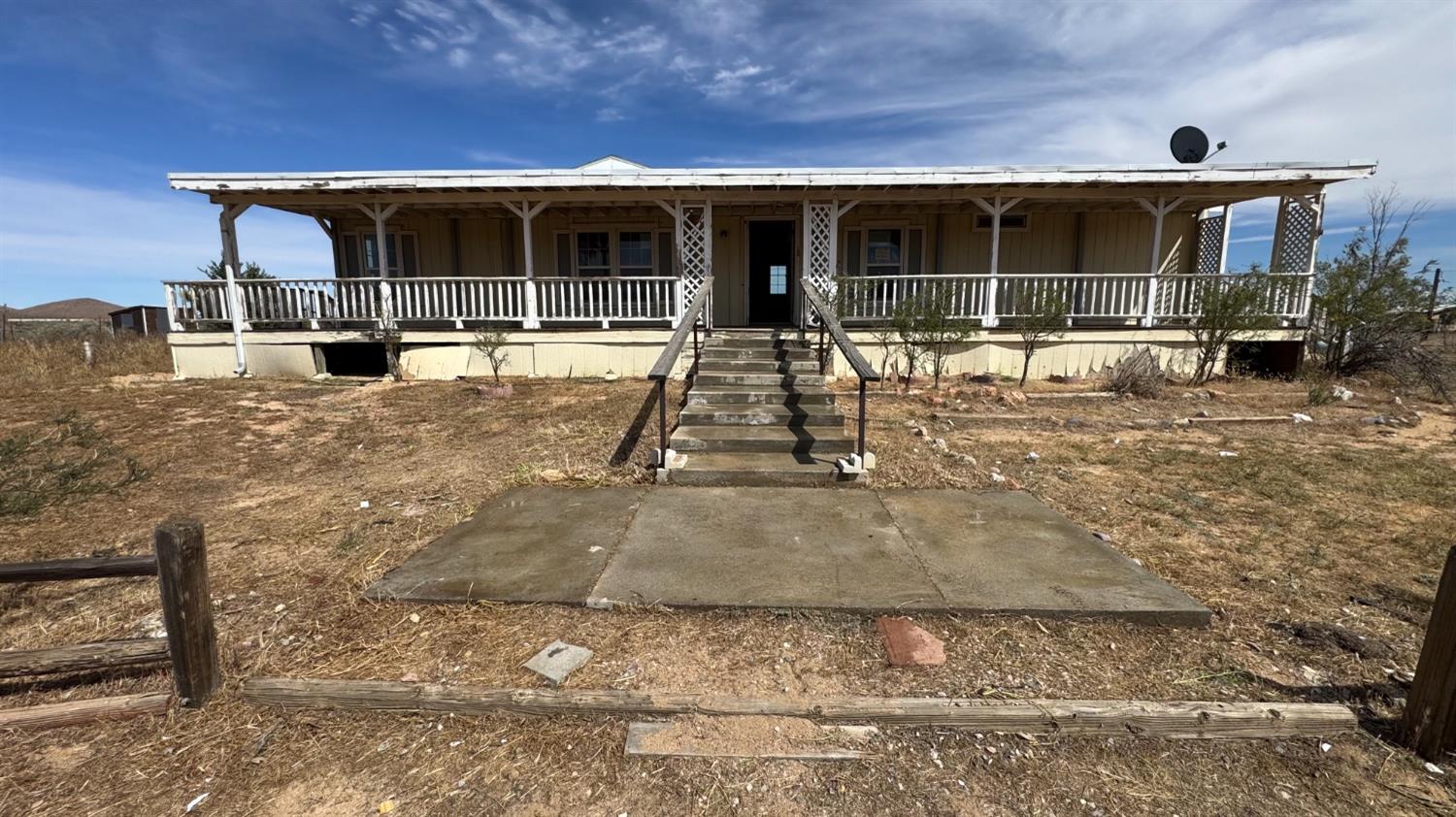 11086 Kelly St, Mojave, CA 93501