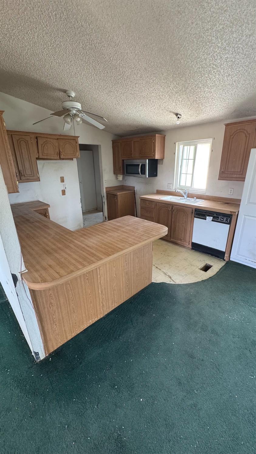 11086 Kelly St, Mojave, CA 93501