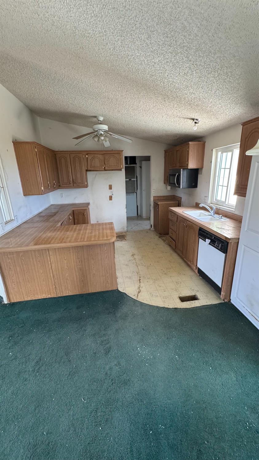 11086 Kelly St, Mojave, CA 93501