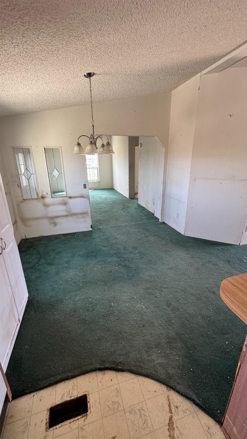 11086 Kelly St, Mojave, CA 93501