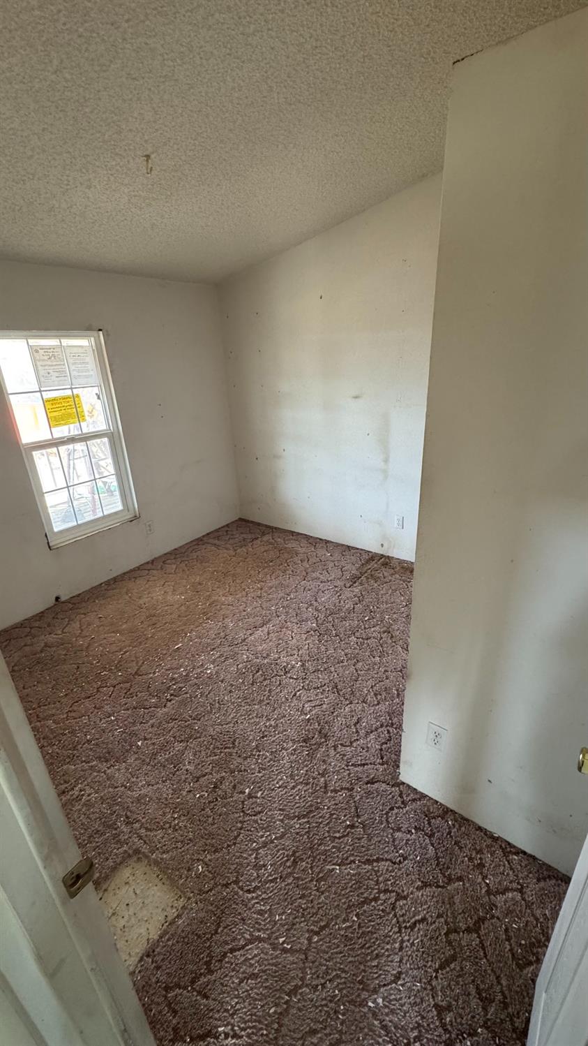 11086 Kelly St, Mojave, CA 93501