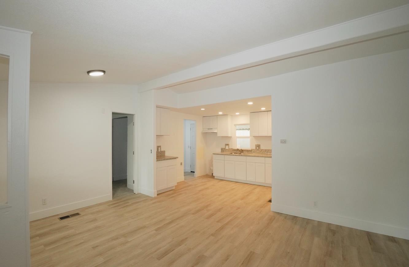 2575 S Willow Ave N #210, Fresno, CA 93725