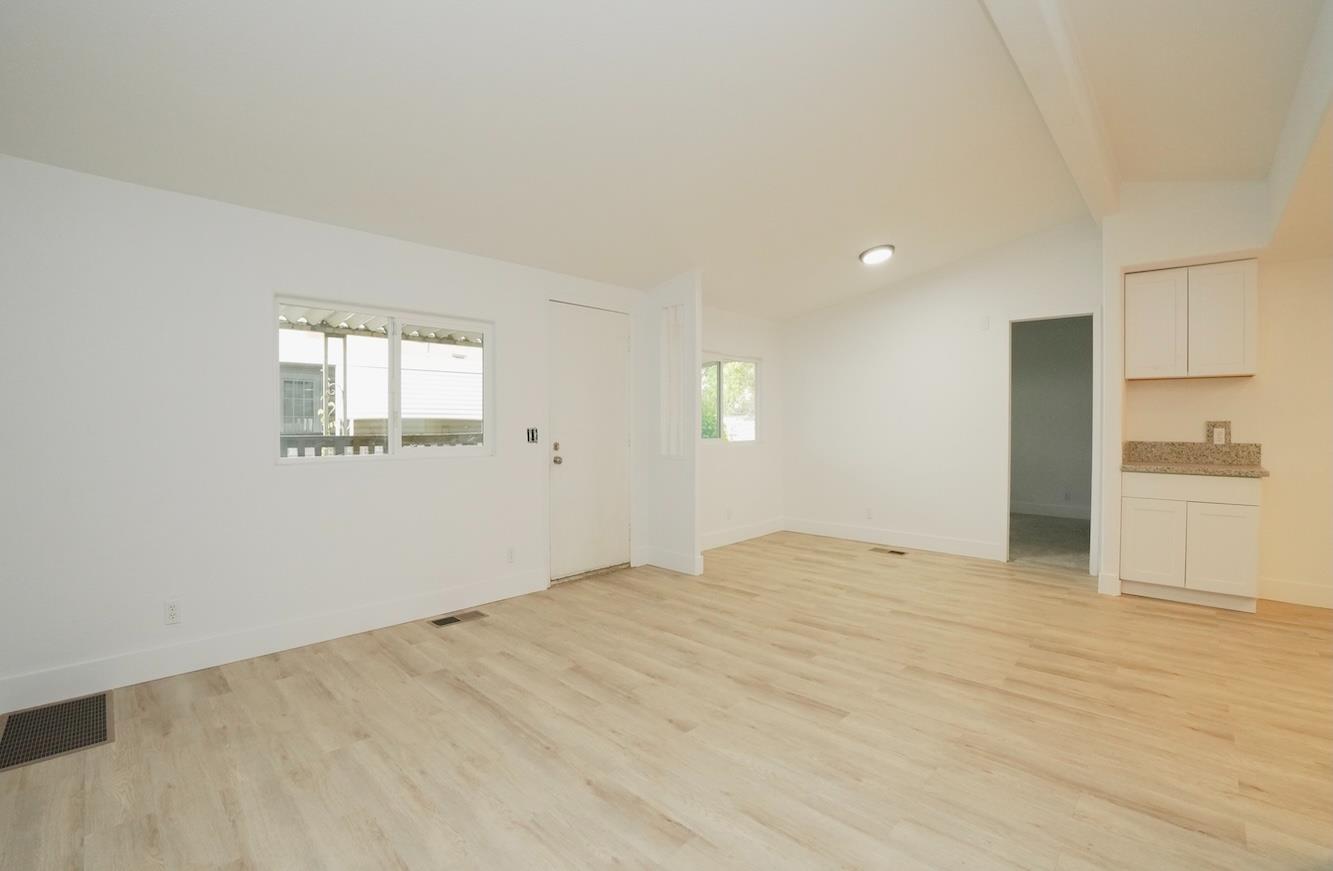 2575 S Willow Ave N #210, Fresno, CA 93725