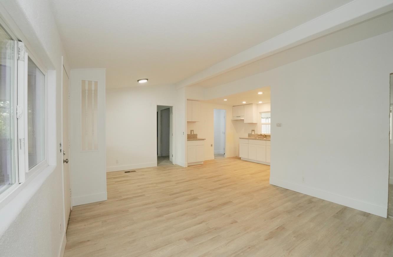 2575 S Willow Ave N #210, Fresno, CA 93725