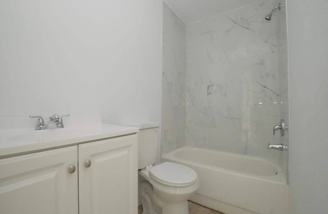 2575 S Willow Ave N #210, Fresno, CA 93725