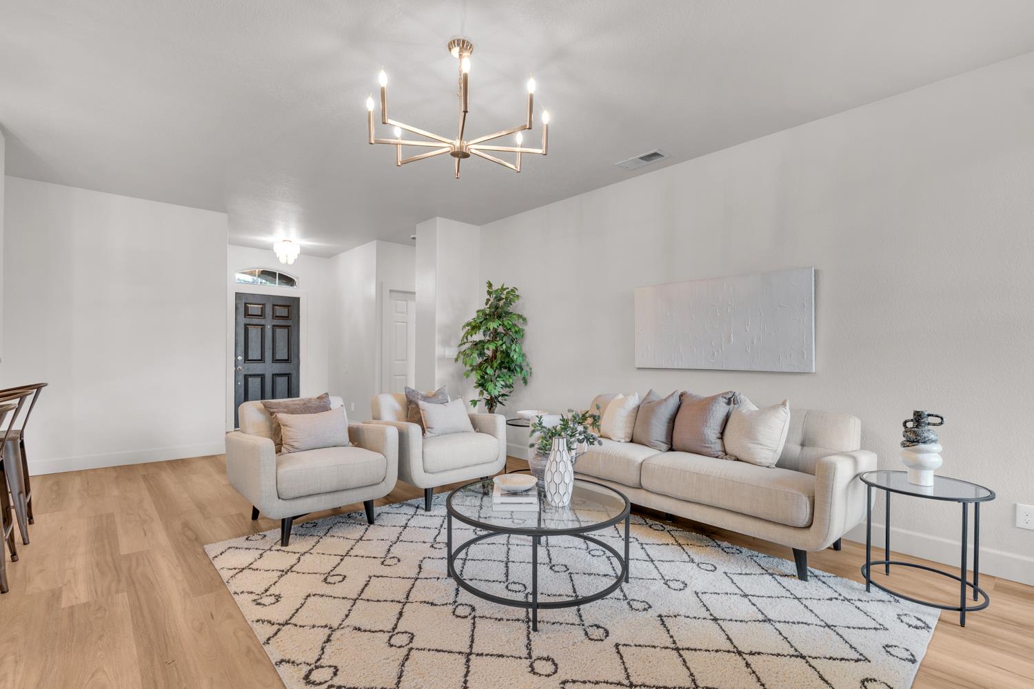 2423 S Sabre Ave, Fresno, CA 93727