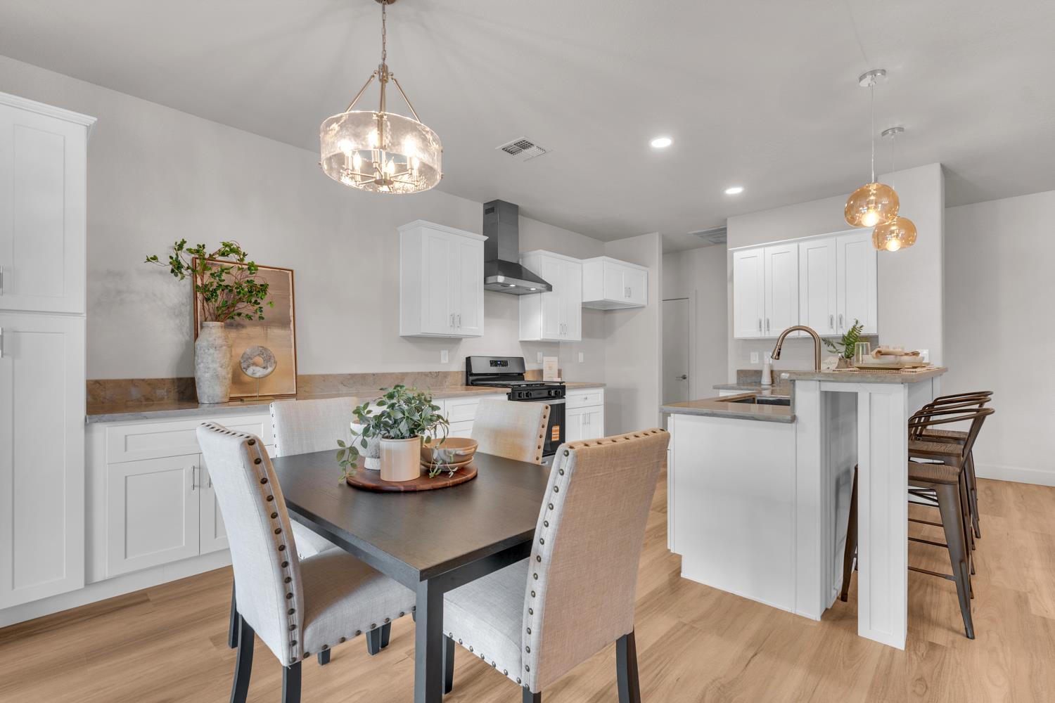 2423 S Sabre Ave, Fresno, CA 93727