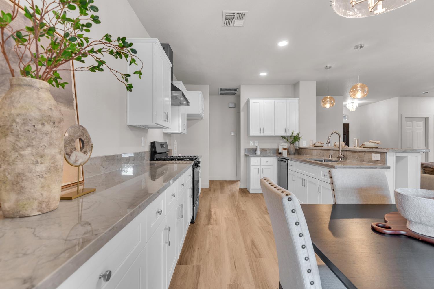 2423 S Sabre Ave, Fresno, CA 93727