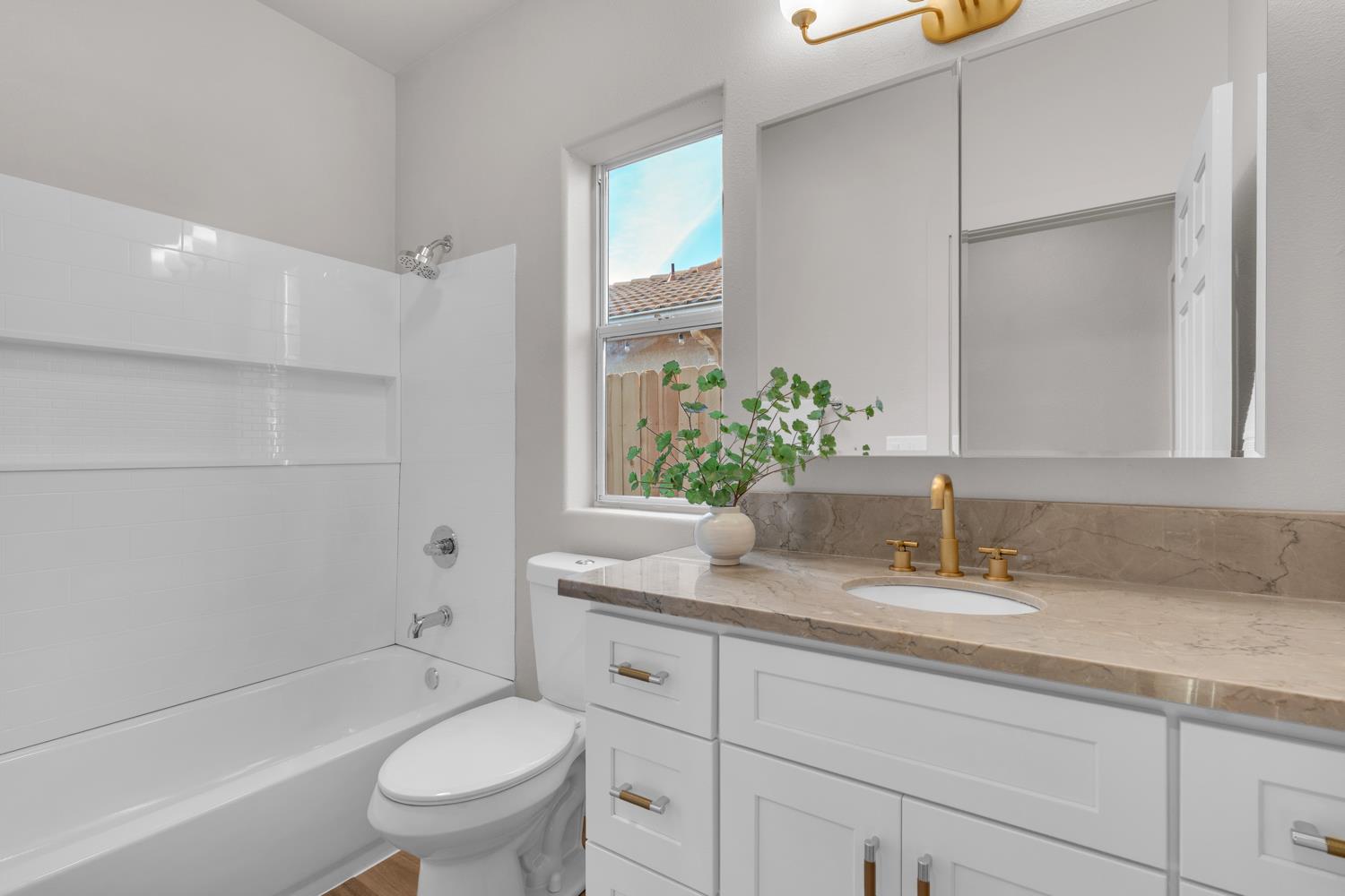 2423 S Sabre Ave, Fresno, CA 93727