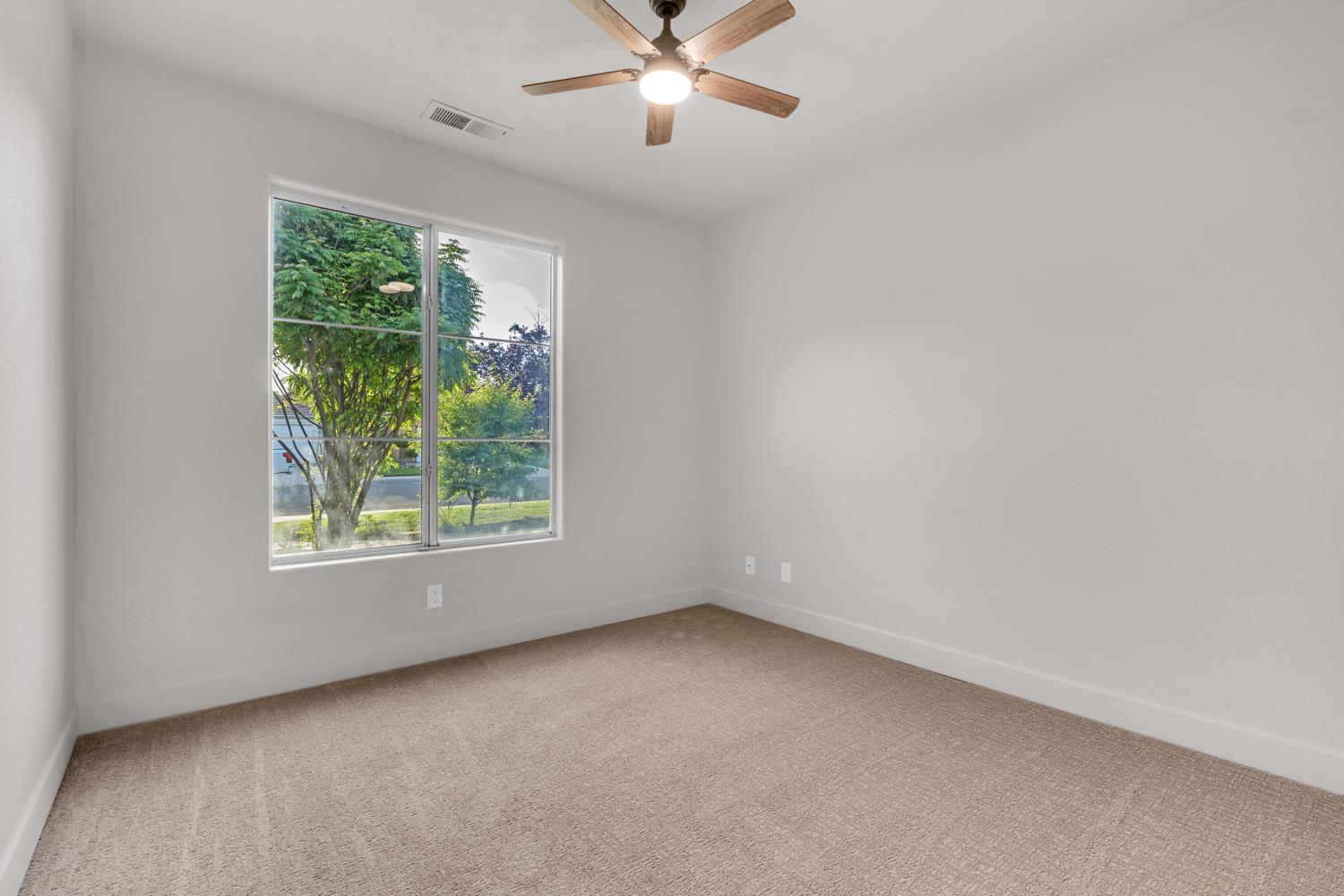 2423 S Sabre Ave, Fresno, CA 93727