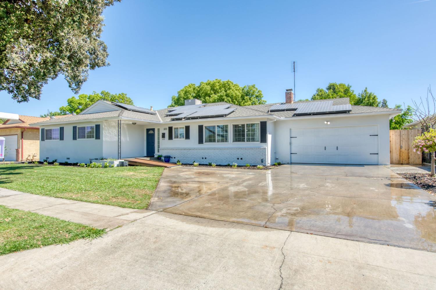 6228 N Millbrook Ave, Fresno, CA 93710