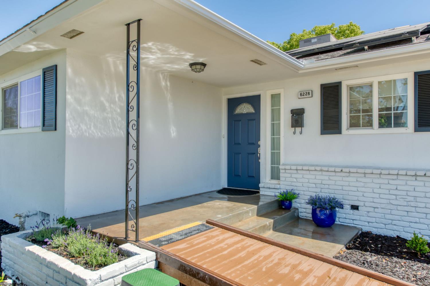 6228 N Millbrook Ave, Fresno, CA 93710