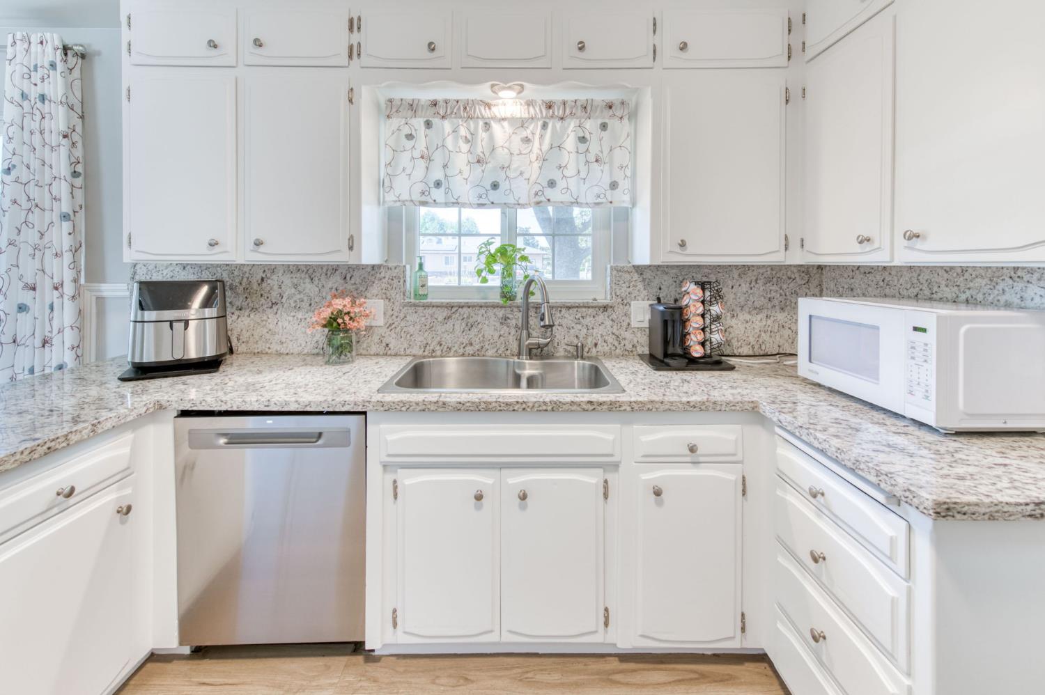 6228 N Millbrook Ave, Fresno, CA 93710