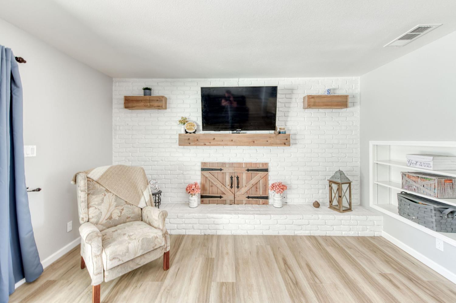 6228 N Millbrook Ave, Fresno, CA 93710