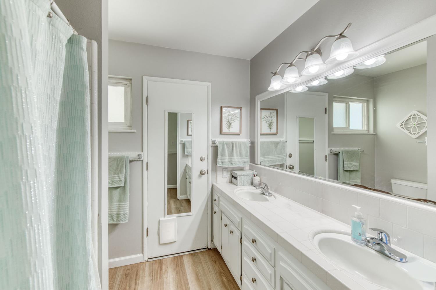 6228 N Millbrook Ave, Fresno, CA 93710