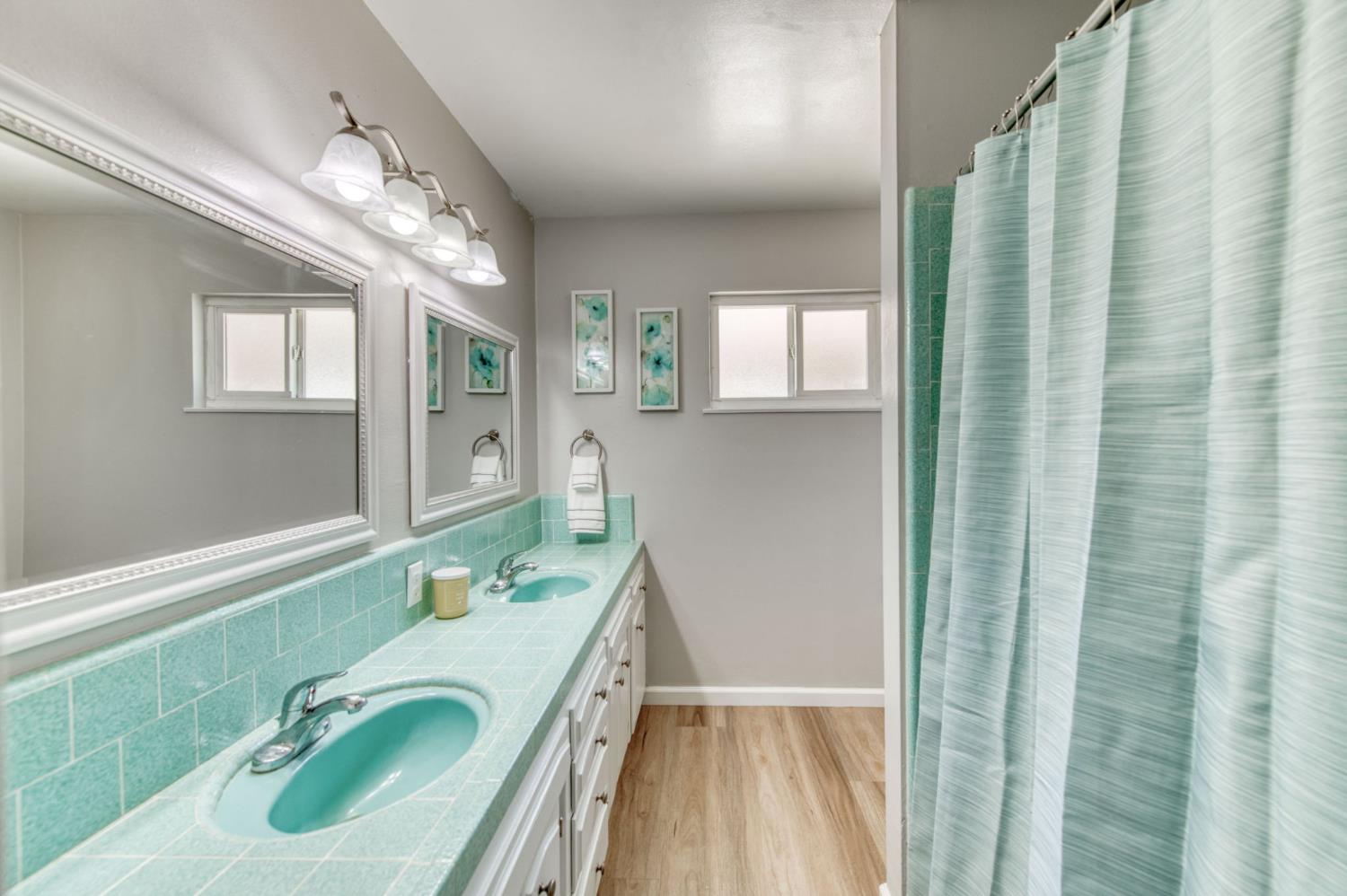 6228 N Millbrook Ave, Fresno, CA 93710