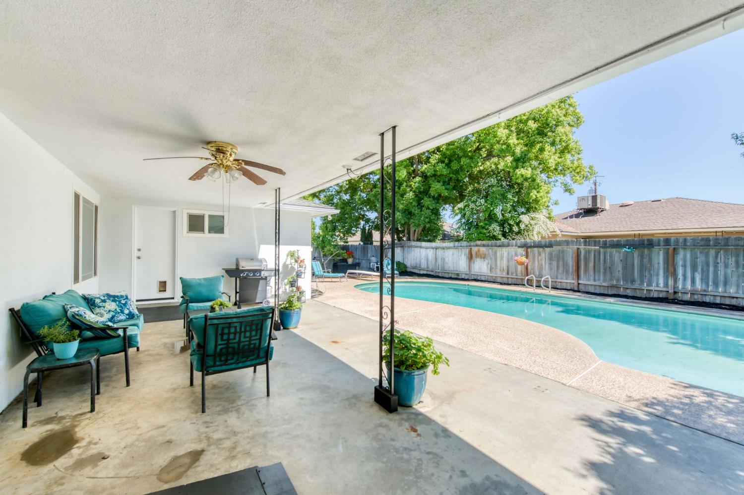 6228 N Millbrook Ave, Fresno, CA 93710