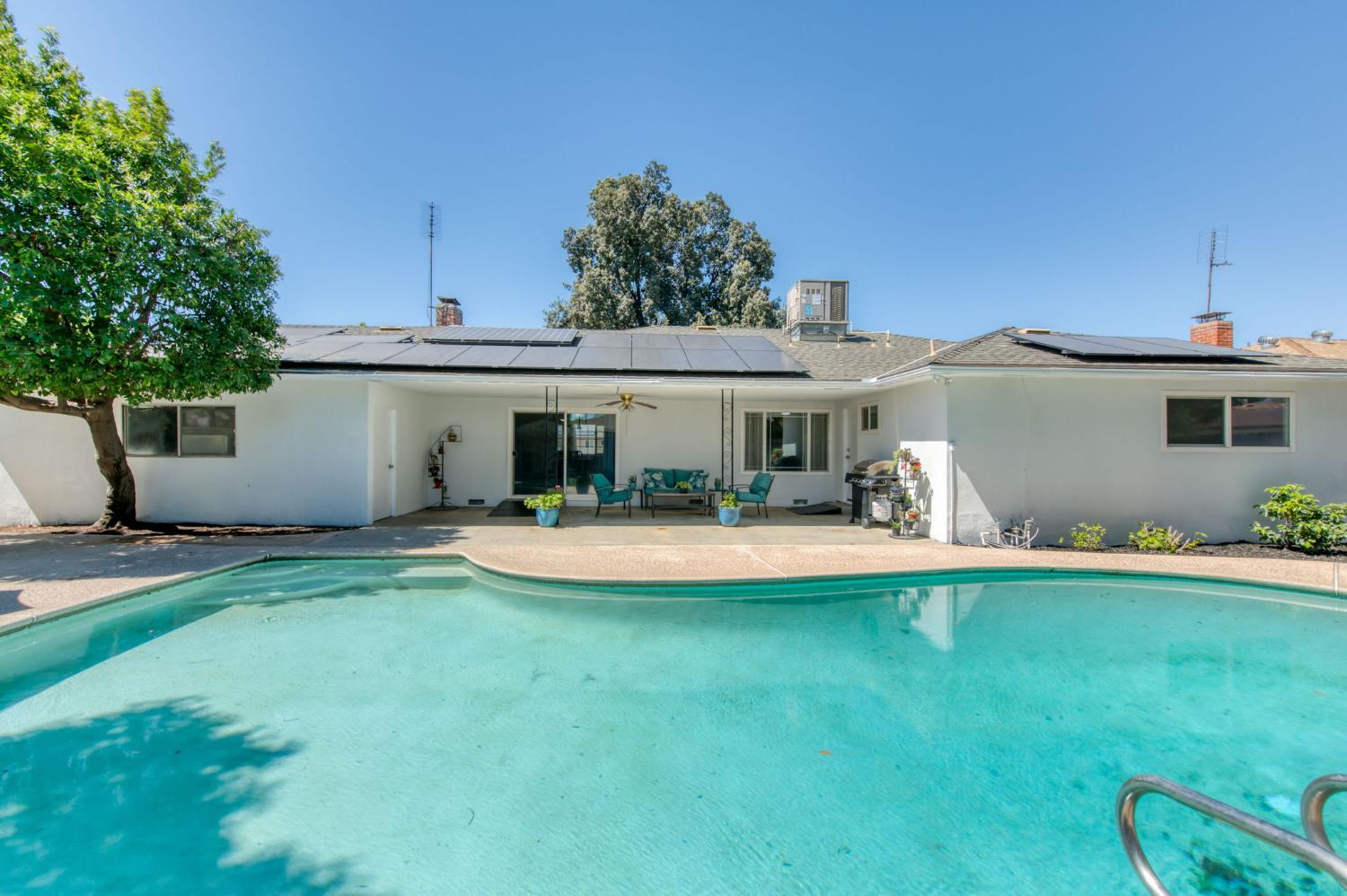 6228 N Millbrook Ave, Fresno, CA 93710