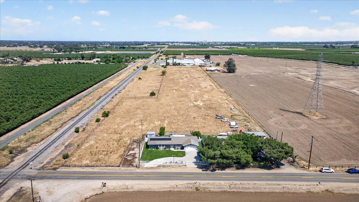 704 N Hayes Ave, Fresno, CA 93723
