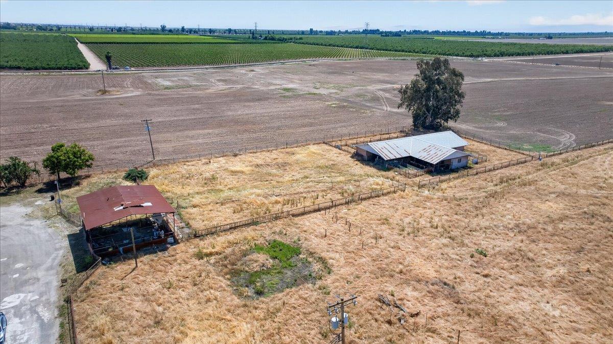 704 N Hayes Ave, Fresno, CA 93723