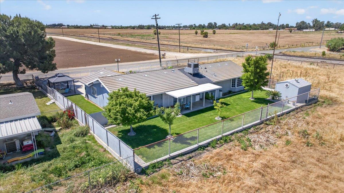 704 N Hayes Ave, Fresno, CA 93723