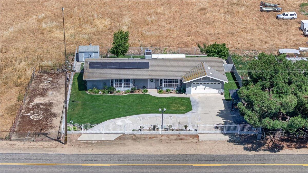 704 N Hayes Ave, Fresno, CA 93723