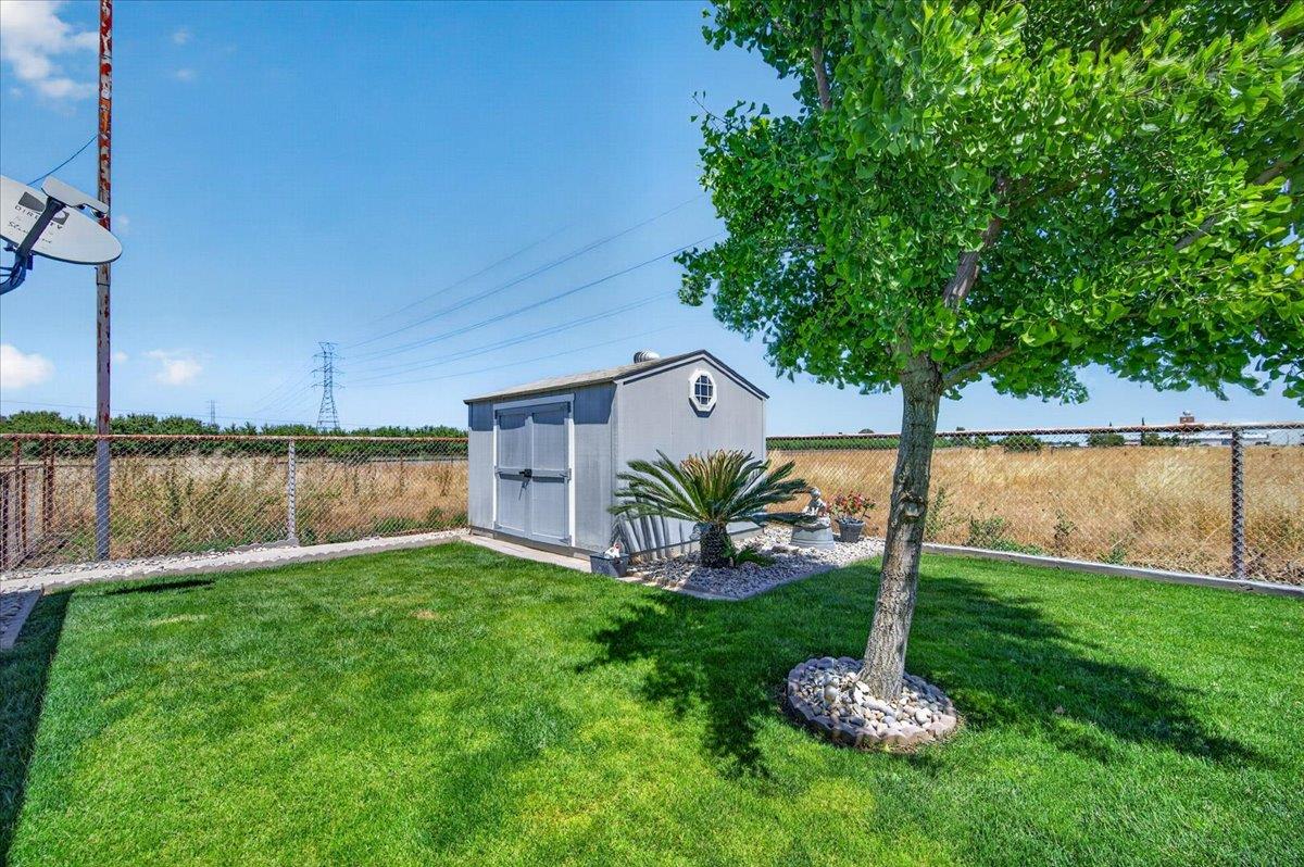 704 N Hayes Ave, Fresno, CA 93723