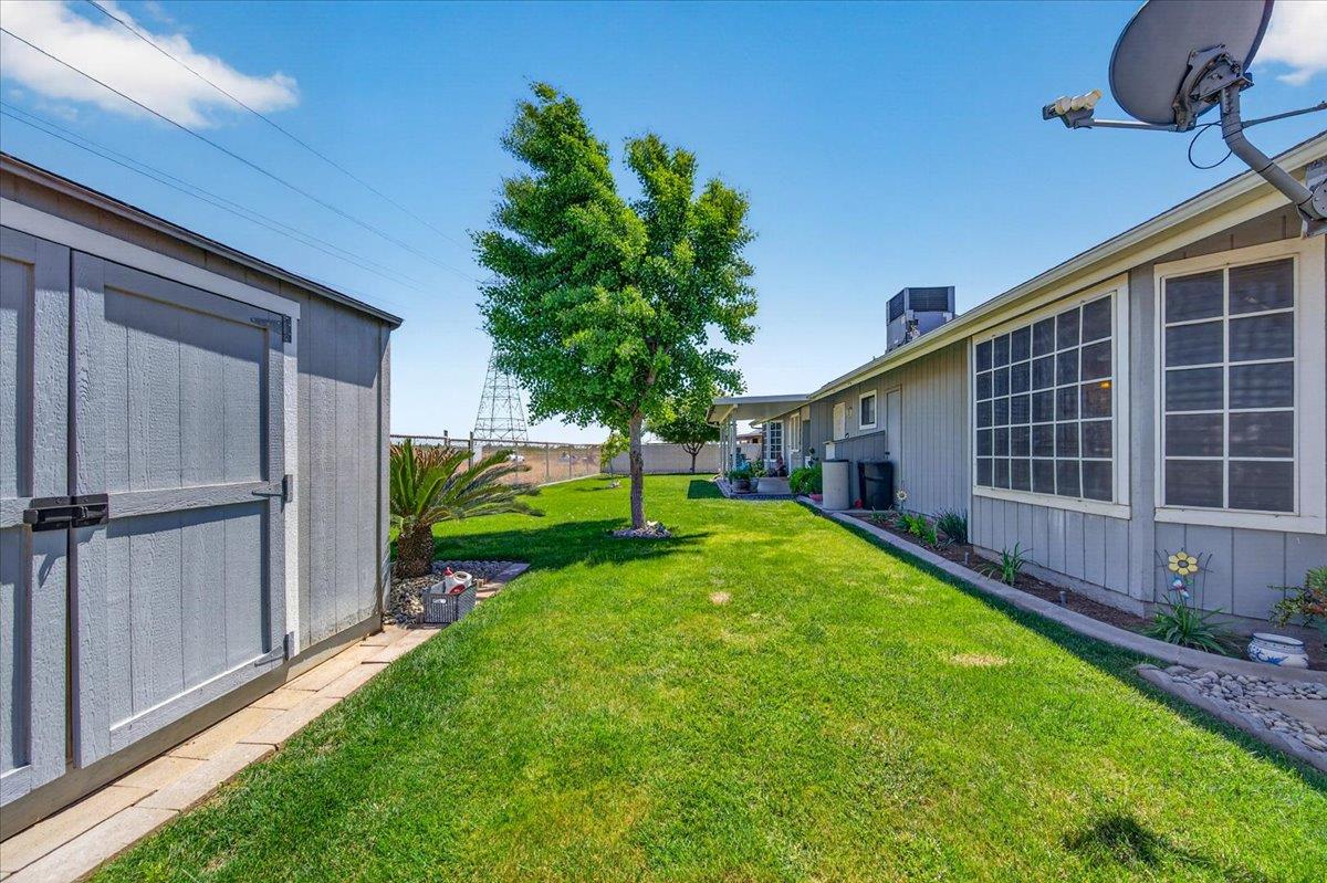 704 N Hayes Ave, Fresno, CA 93723