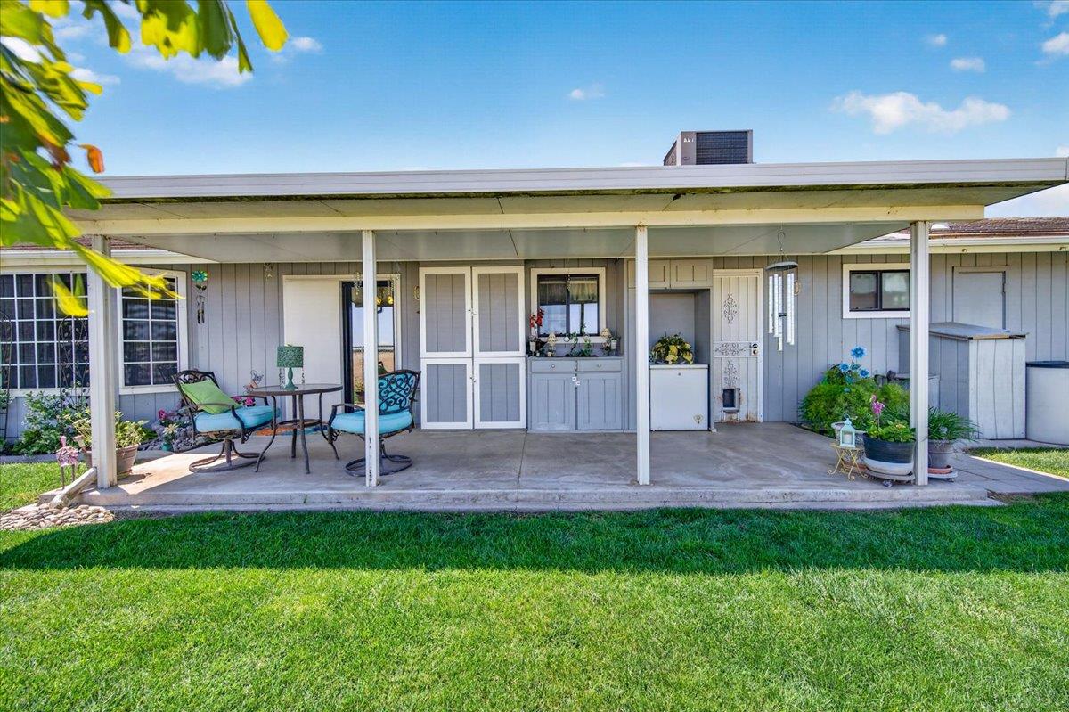 704 N Hayes Ave, Fresno, CA 93723