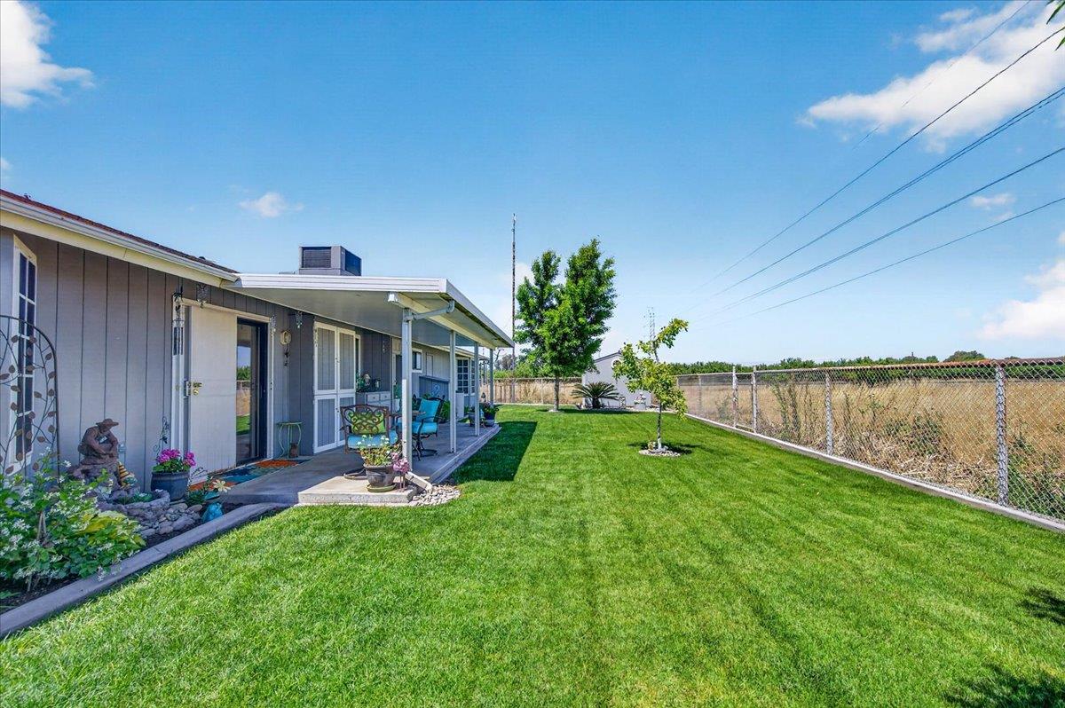 704 N Hayes Ave, Fresno, CA 93723