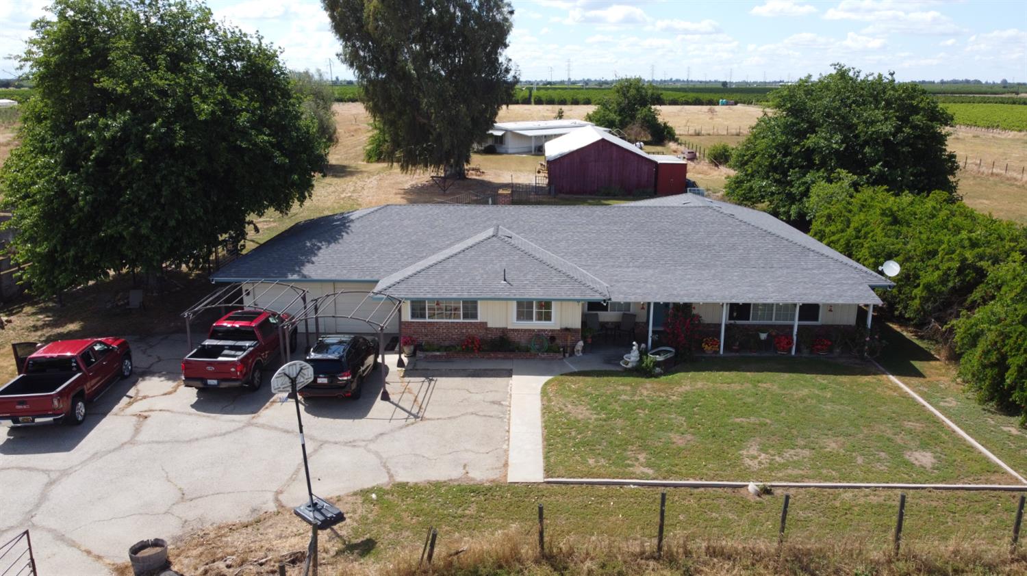 1389 S Highland Ave, Sanger, CA 93657