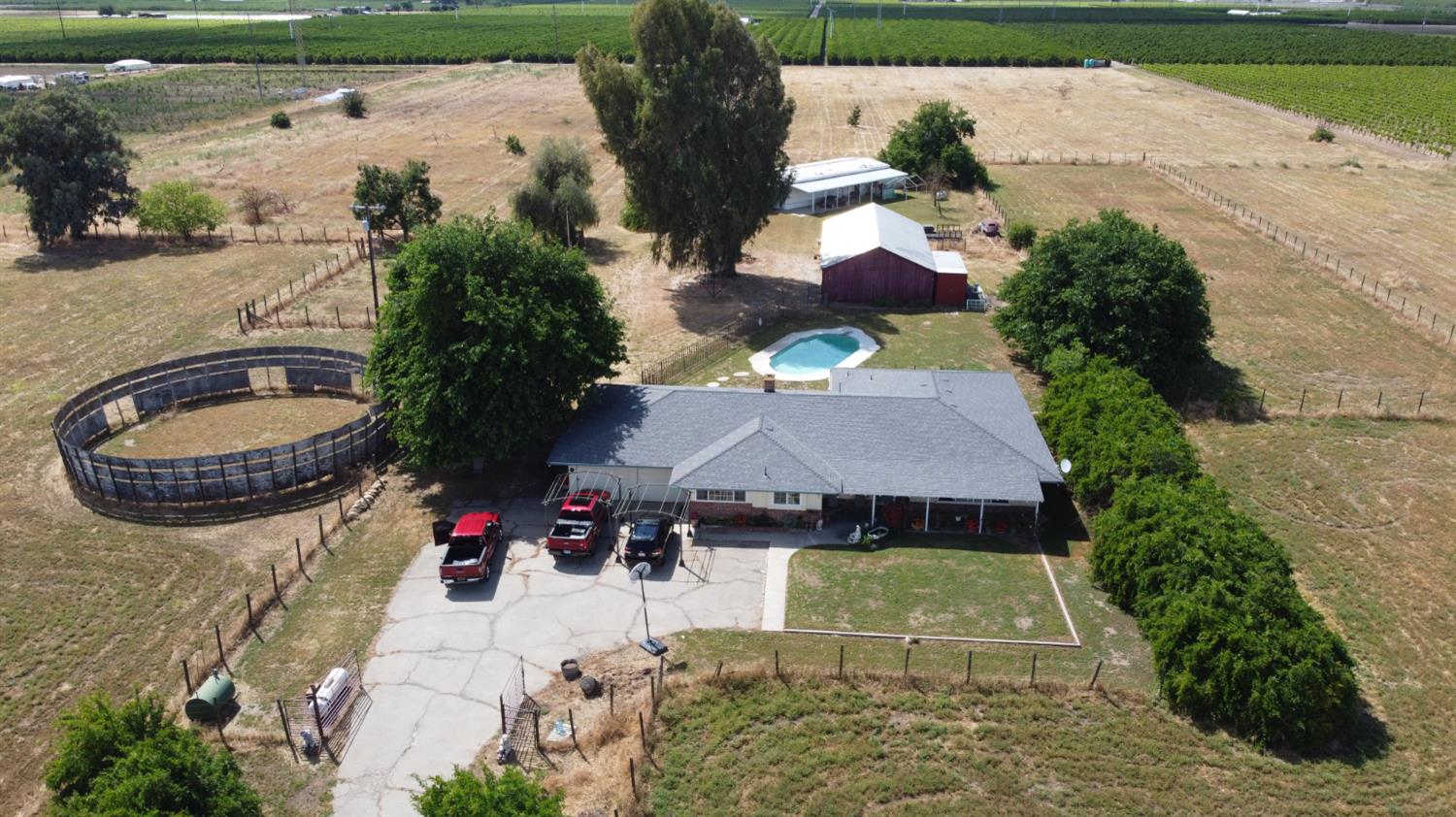 1389 S Highland Ave, Sanger, CA 93657