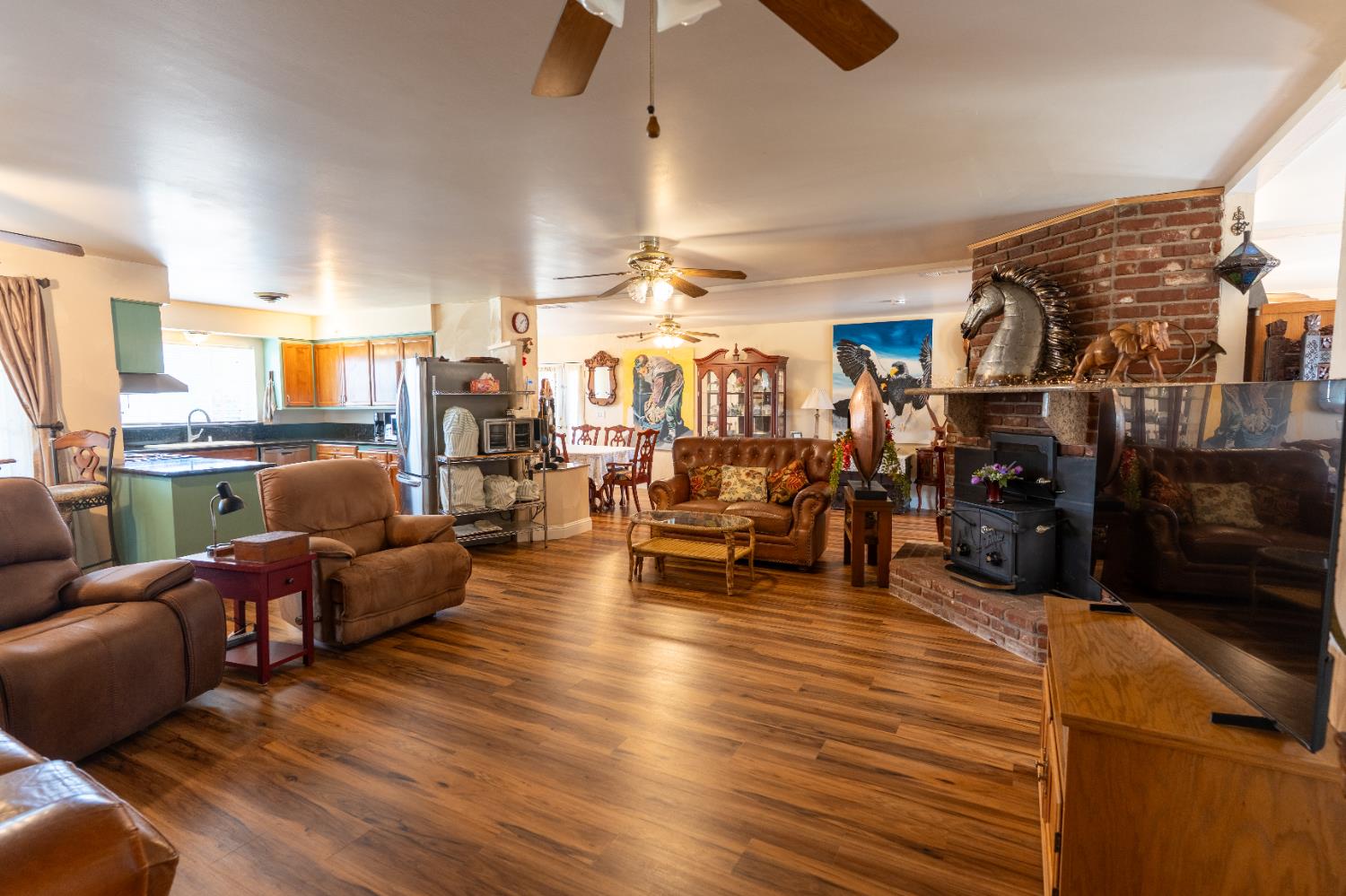 1389 S Highland Ave, Sanger, CA 93657