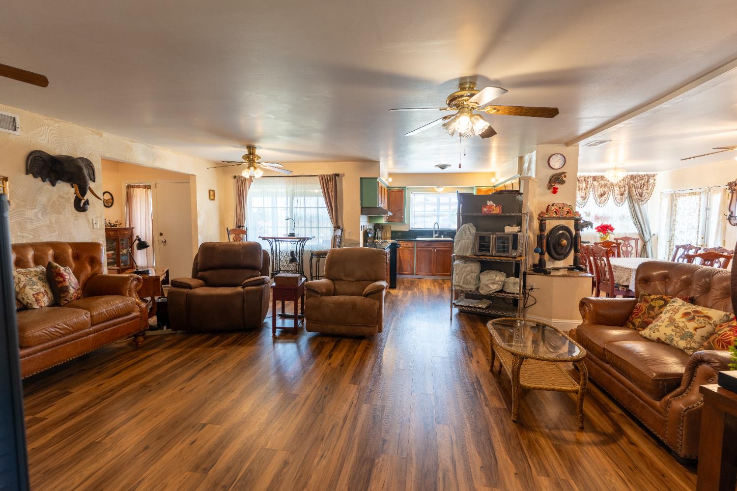 1389 S Highland Ave, Sanger, CA 93657