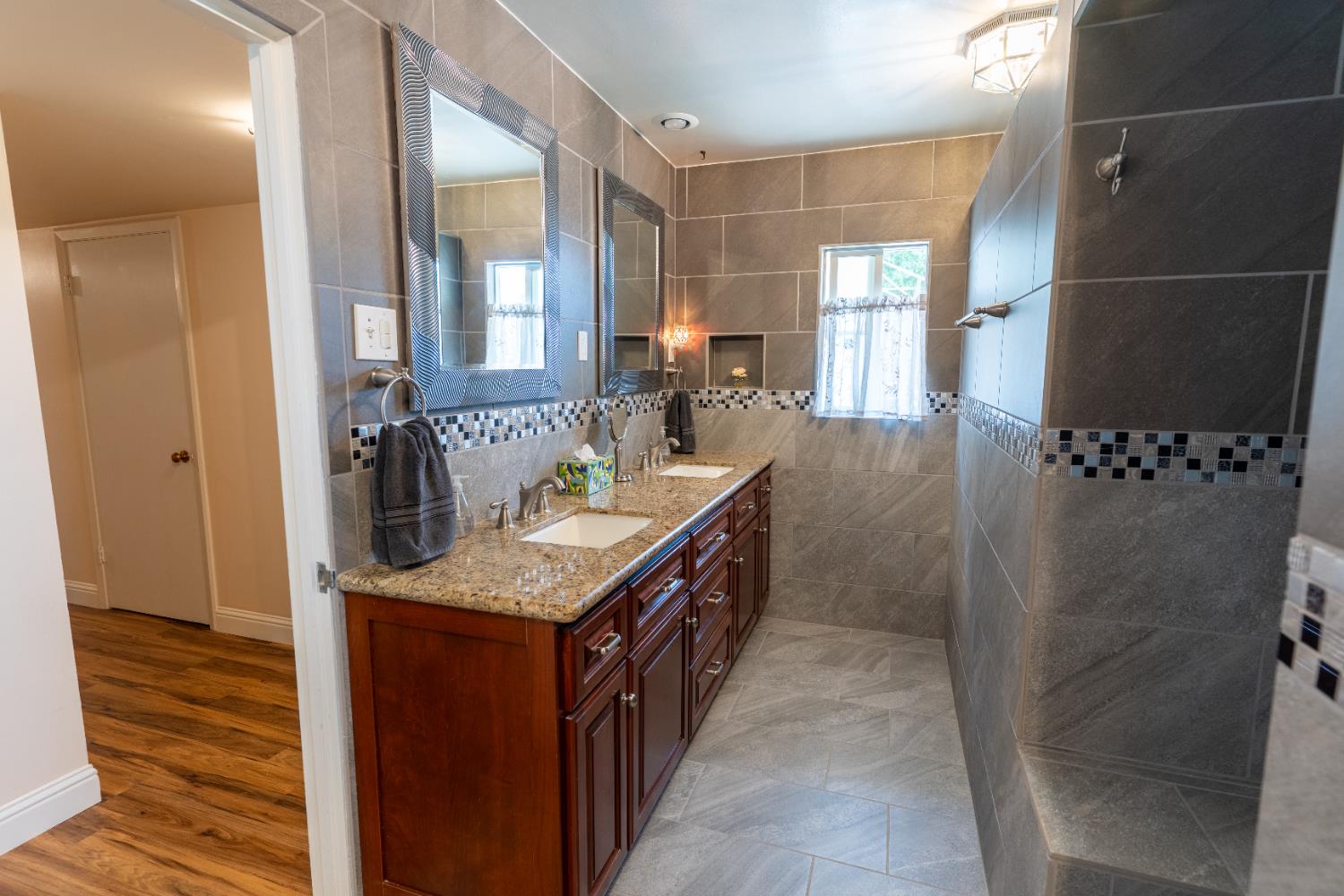 1389 S Highland Ave, Sanger, CA 93657