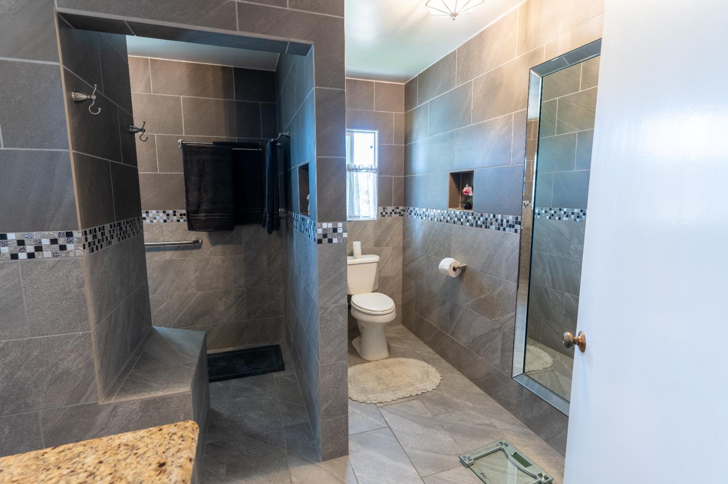 1389 S Highland Ave, Sanger, CA 93657