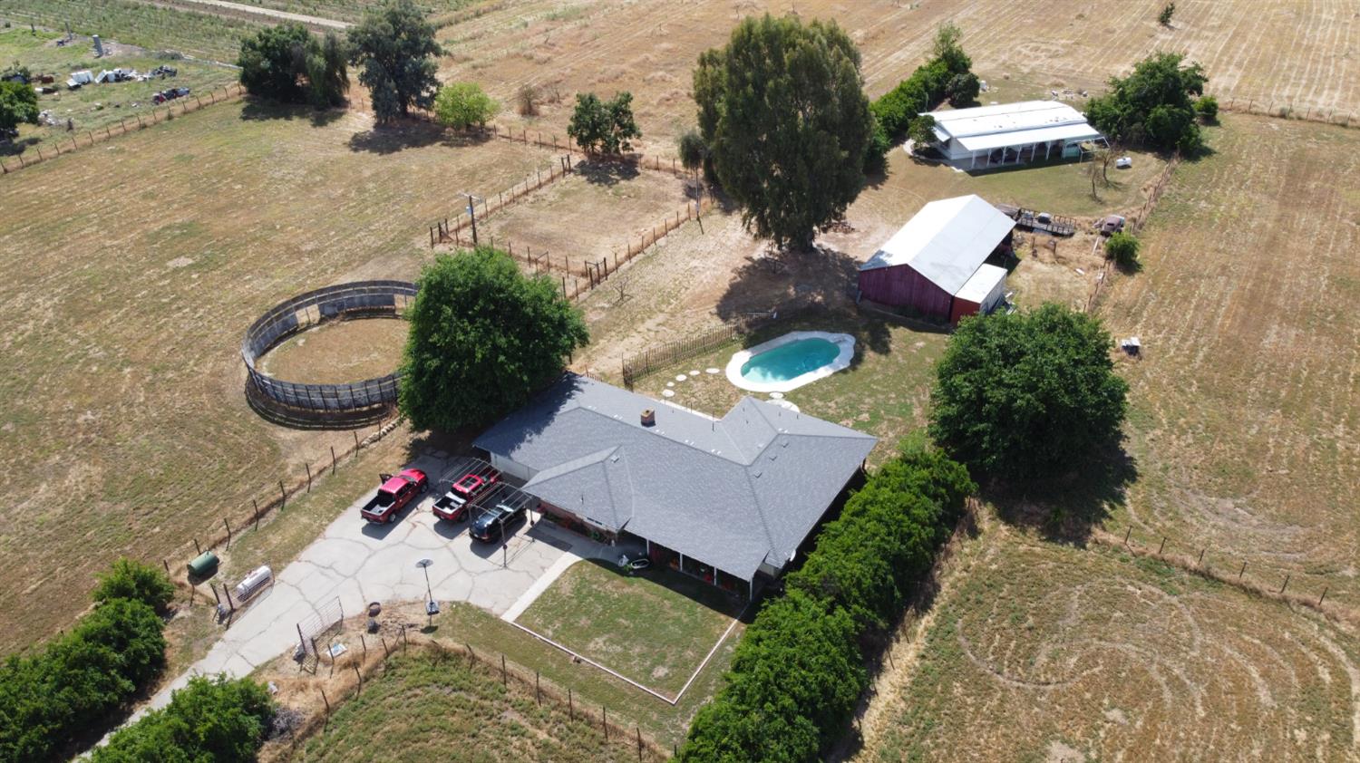 1389 S Highland Ave, Sanger, CA 93657