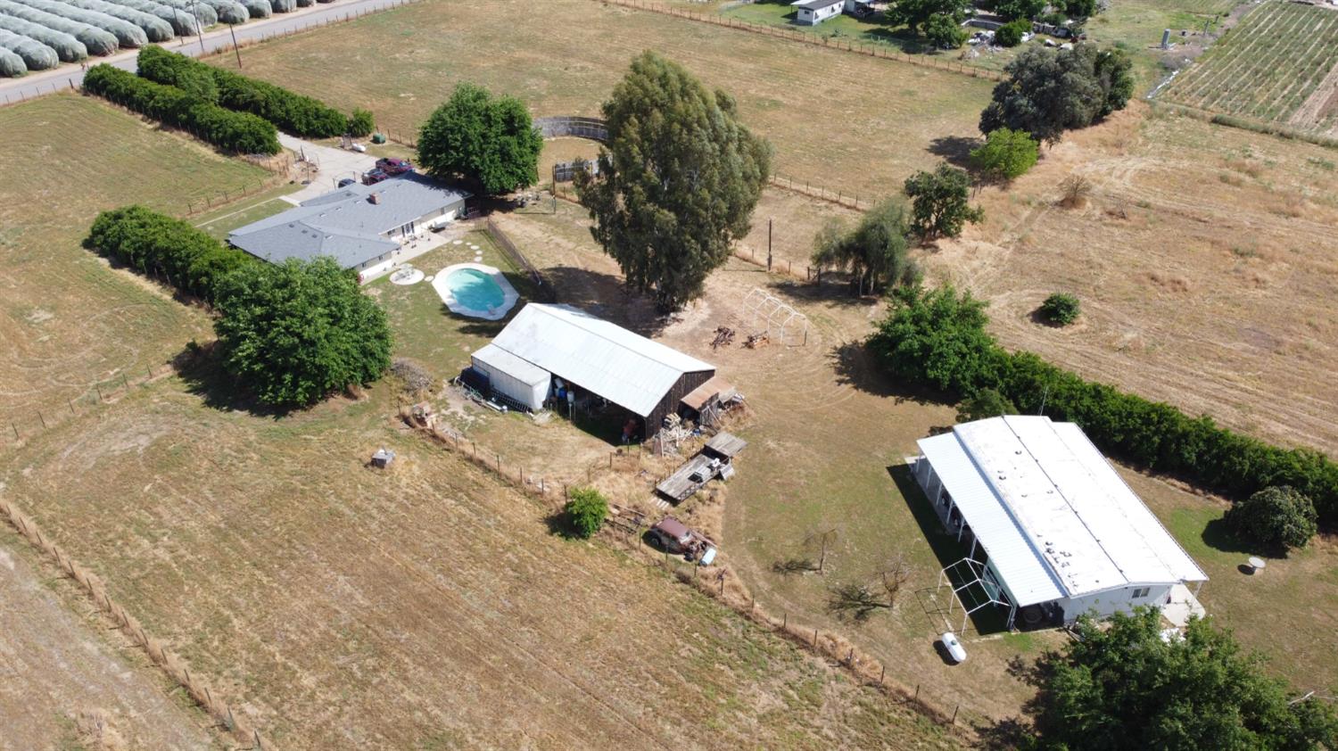 1389 S Highland Ave, Sanger, CA 93657